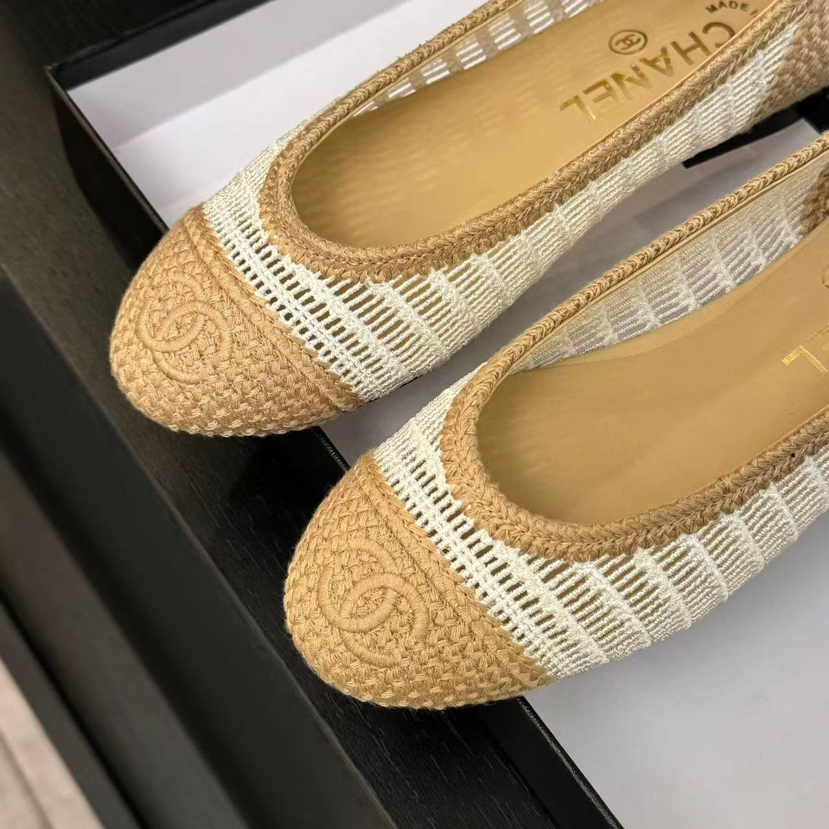 CC 25 Ballet Flat Raffia