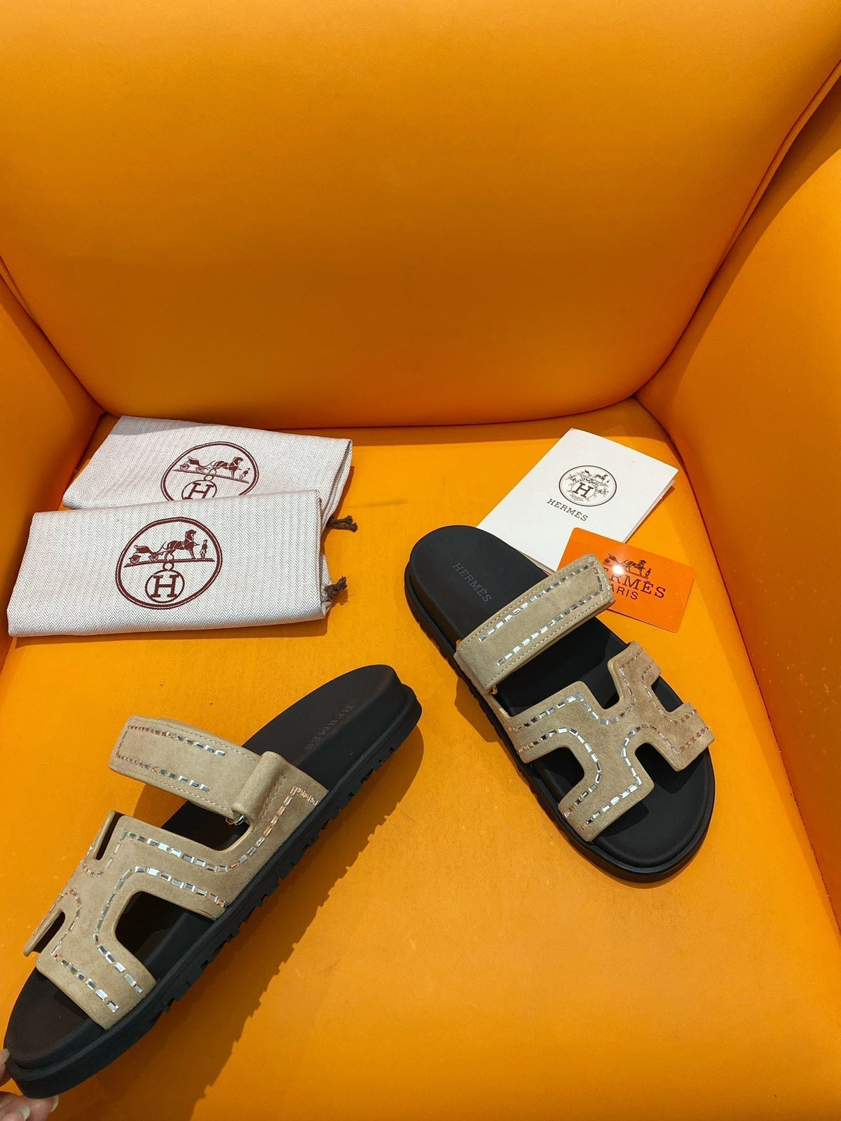 chypre sandal crystal gris tourterelle suede black calfskin