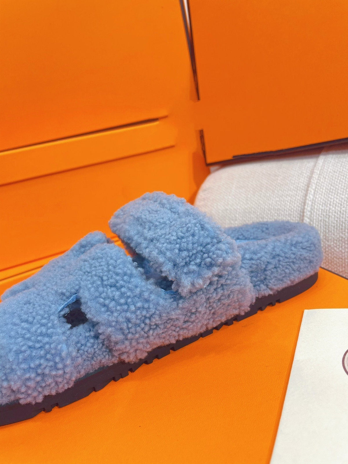 chypre sandal cloud blue lamb wool