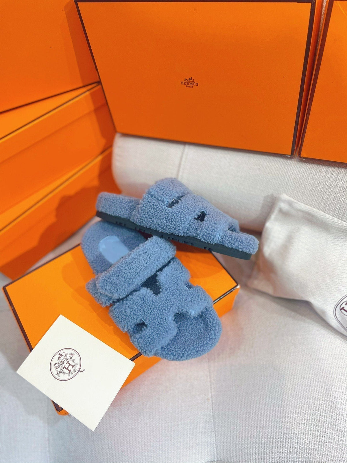 chypre sandal cloud blue lamb wool