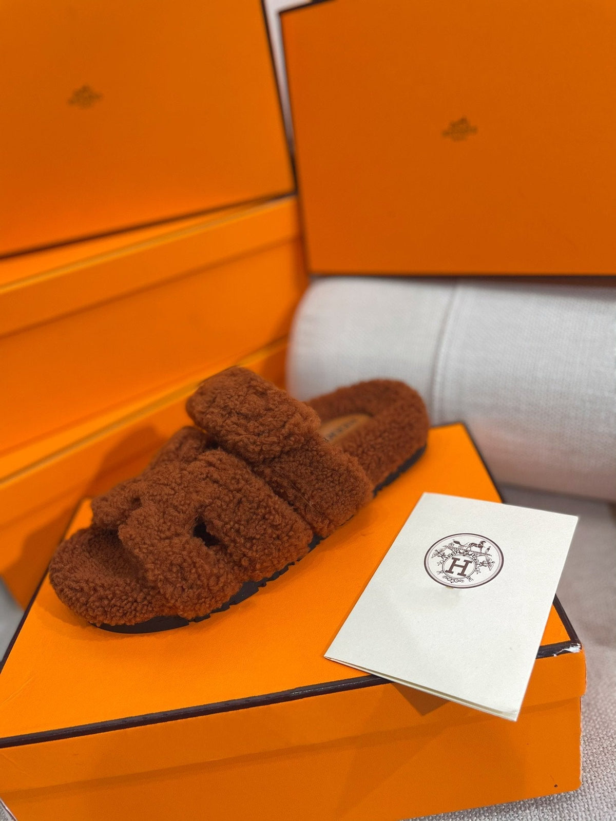 chypre sandal brown lamb wool