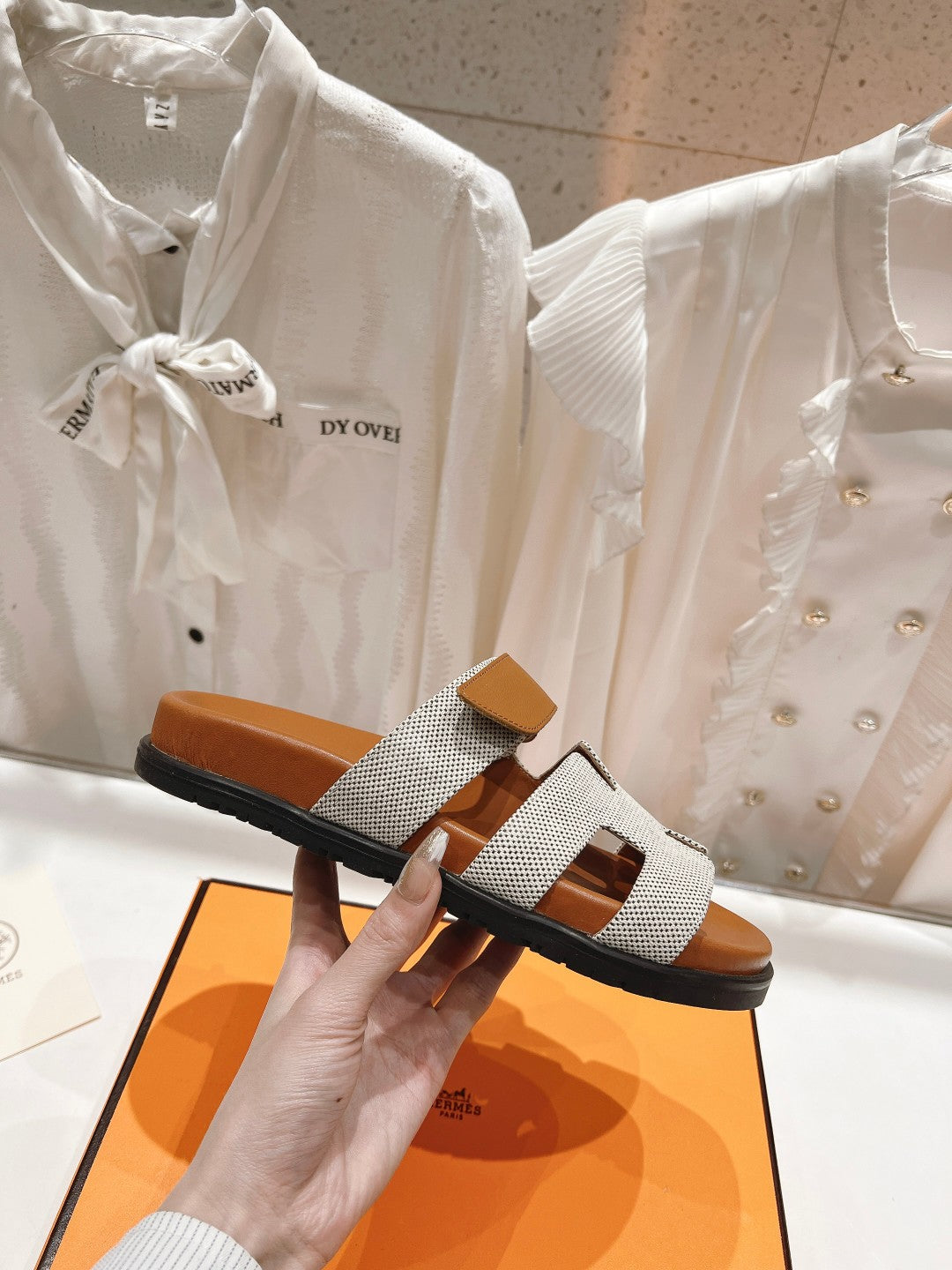 CHYPRE SANDAL BRIGHT BROWN LAMBSKIN AND SILVER DENIM