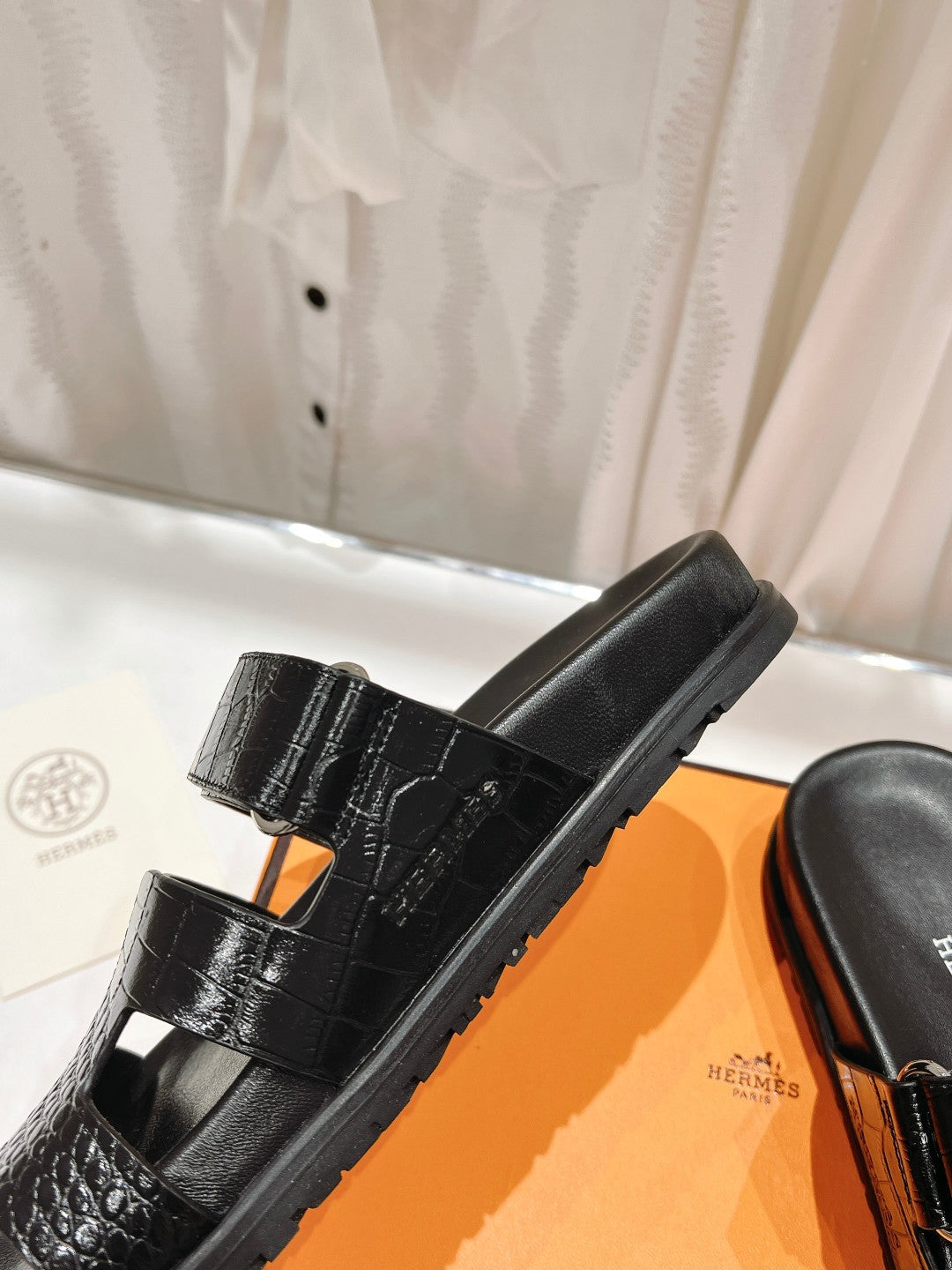 CHYPRE SANDAL BLACK LAMBSKIN
