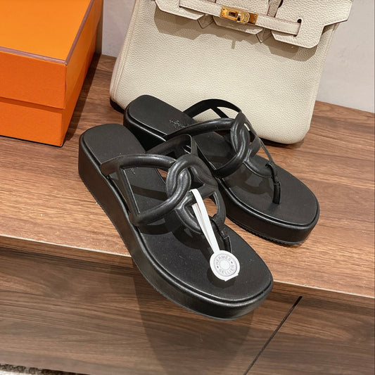 HM Gipsy Platform Thong Black Sheepskin 349419