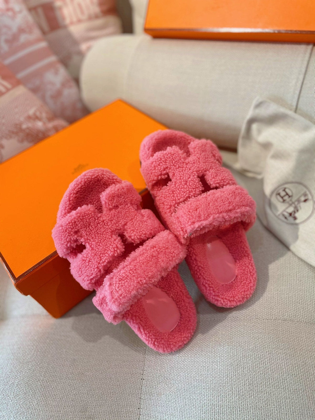 chypre sandal pink lamb wool