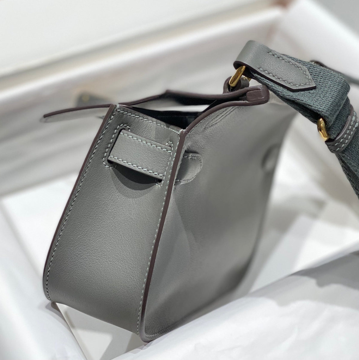 KELLY 23CM JYPSIERE GREY LEATHER CROSSBODY BAG GHW