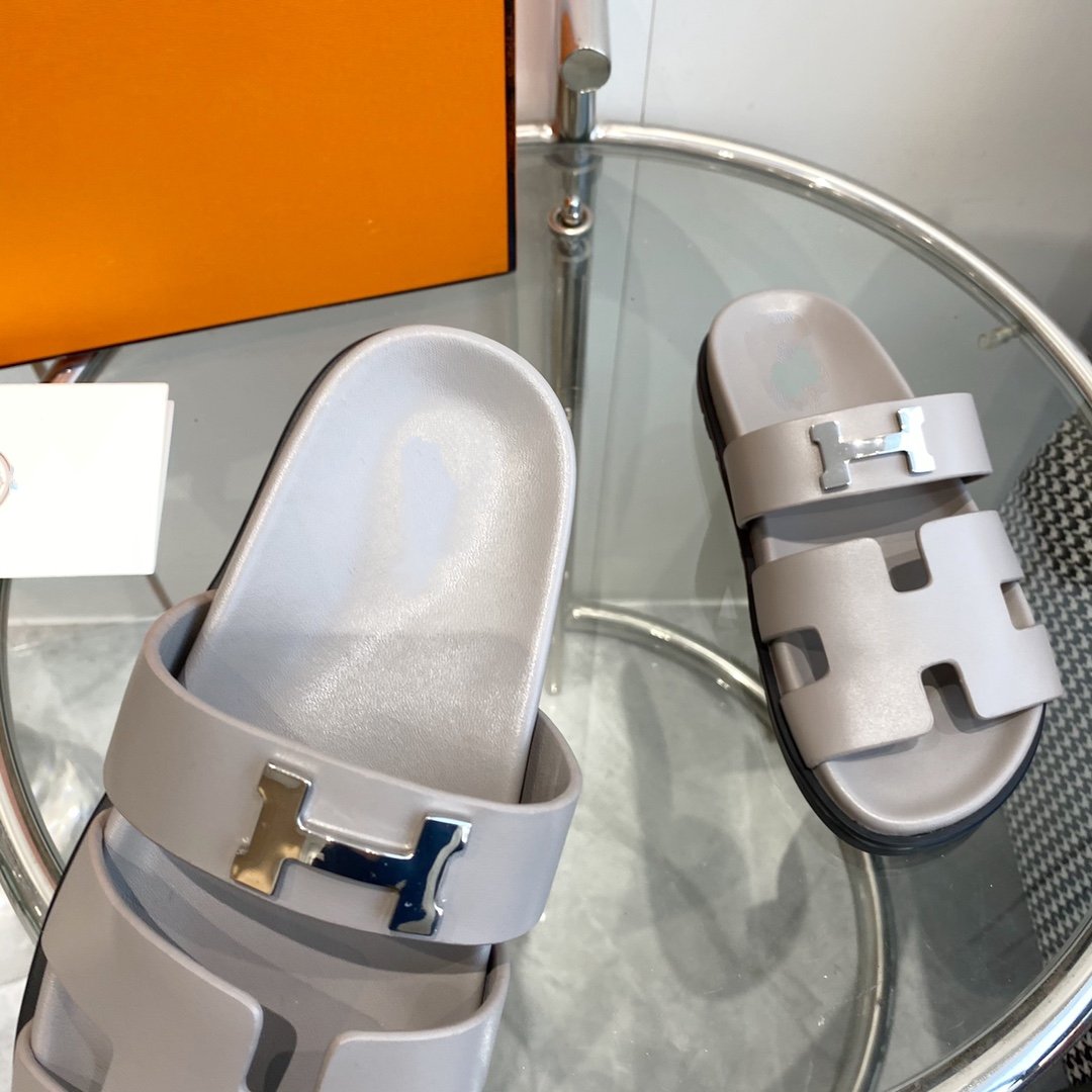 Chypre Sandal Gray Leather