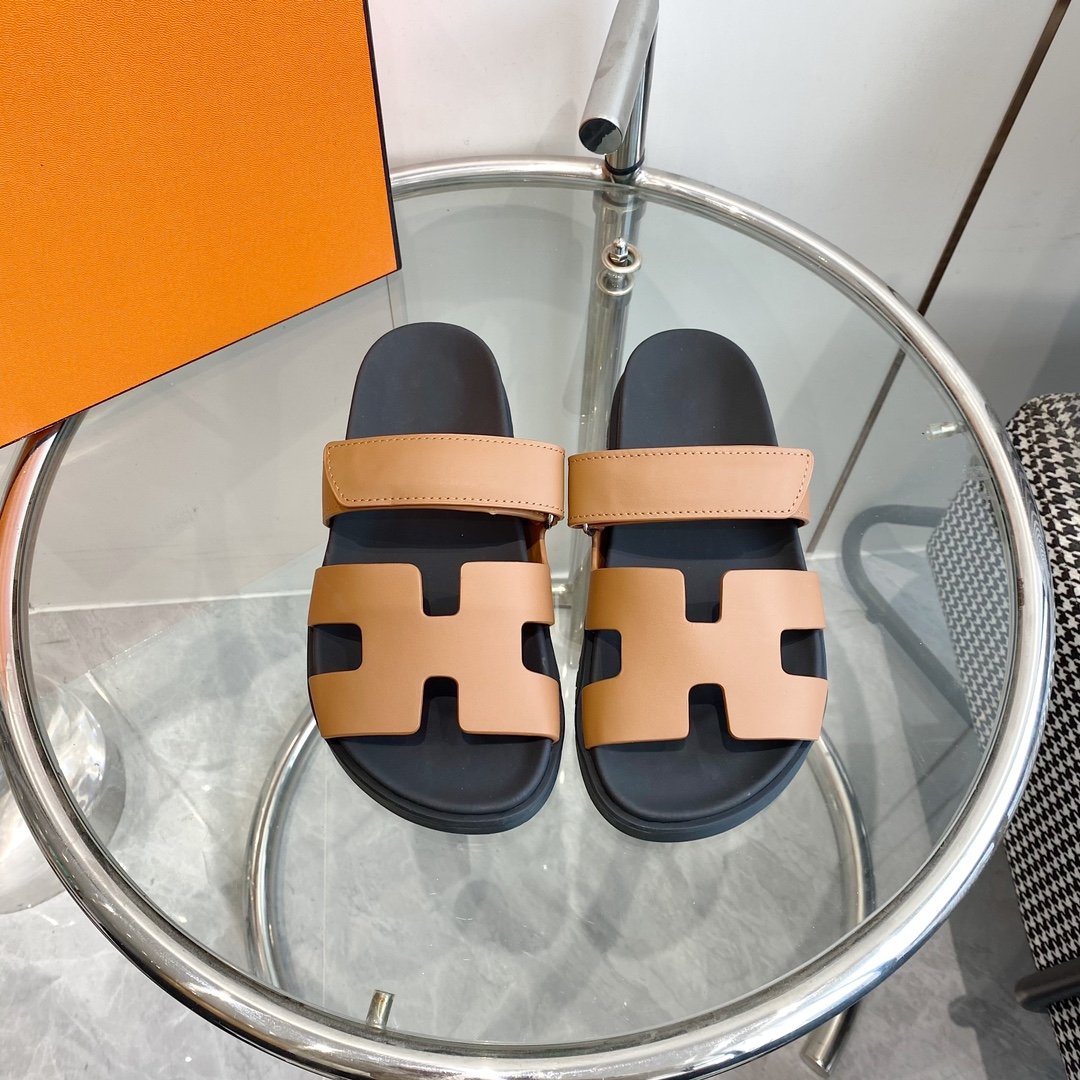 Chypre Sandal Brown Mastic Calfskin Leather