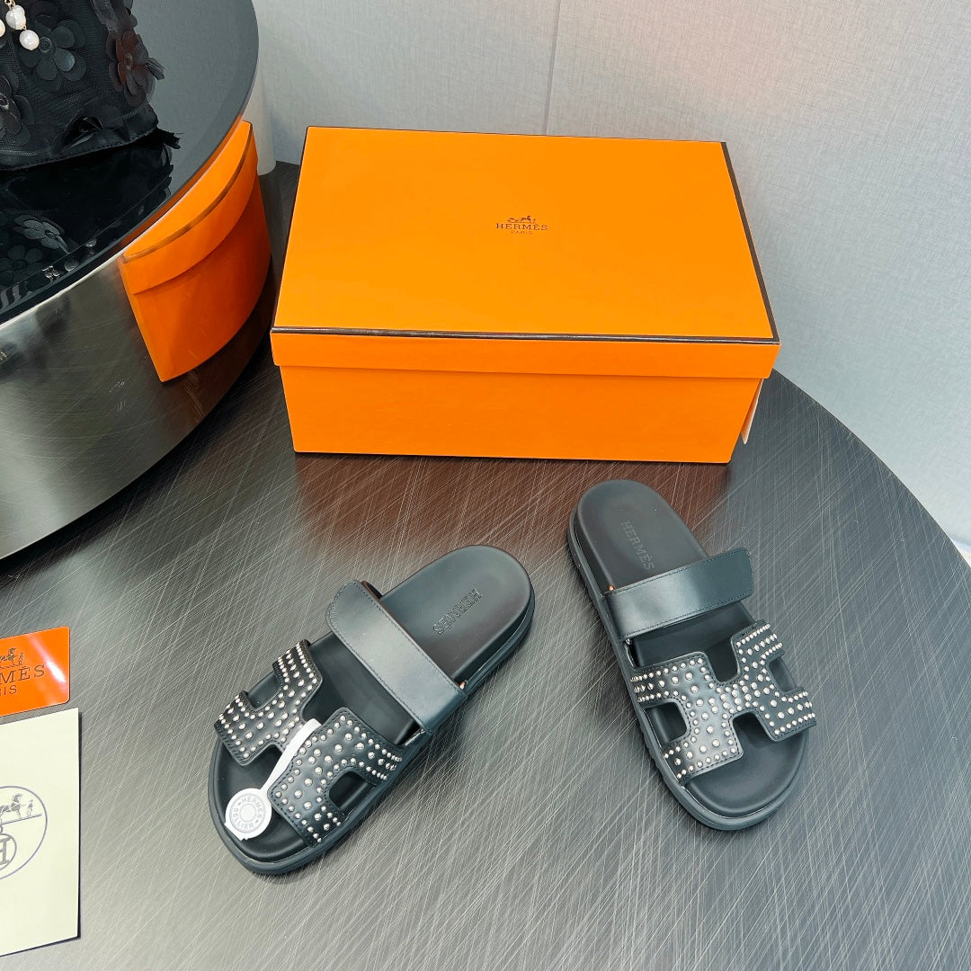 CHYPRE SANDAL BLACK CALFSKIN STYLIZED