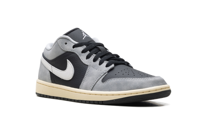Air Jordan 1 Low SE "Light Smoke Grey" HQ2010 012