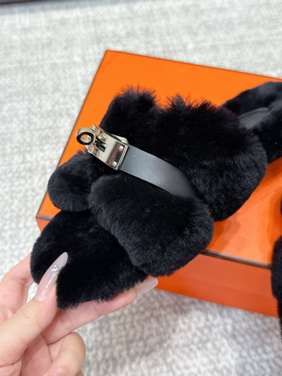 HM 25s H Shaped Slipper with Buckle Black Shearling 462196
