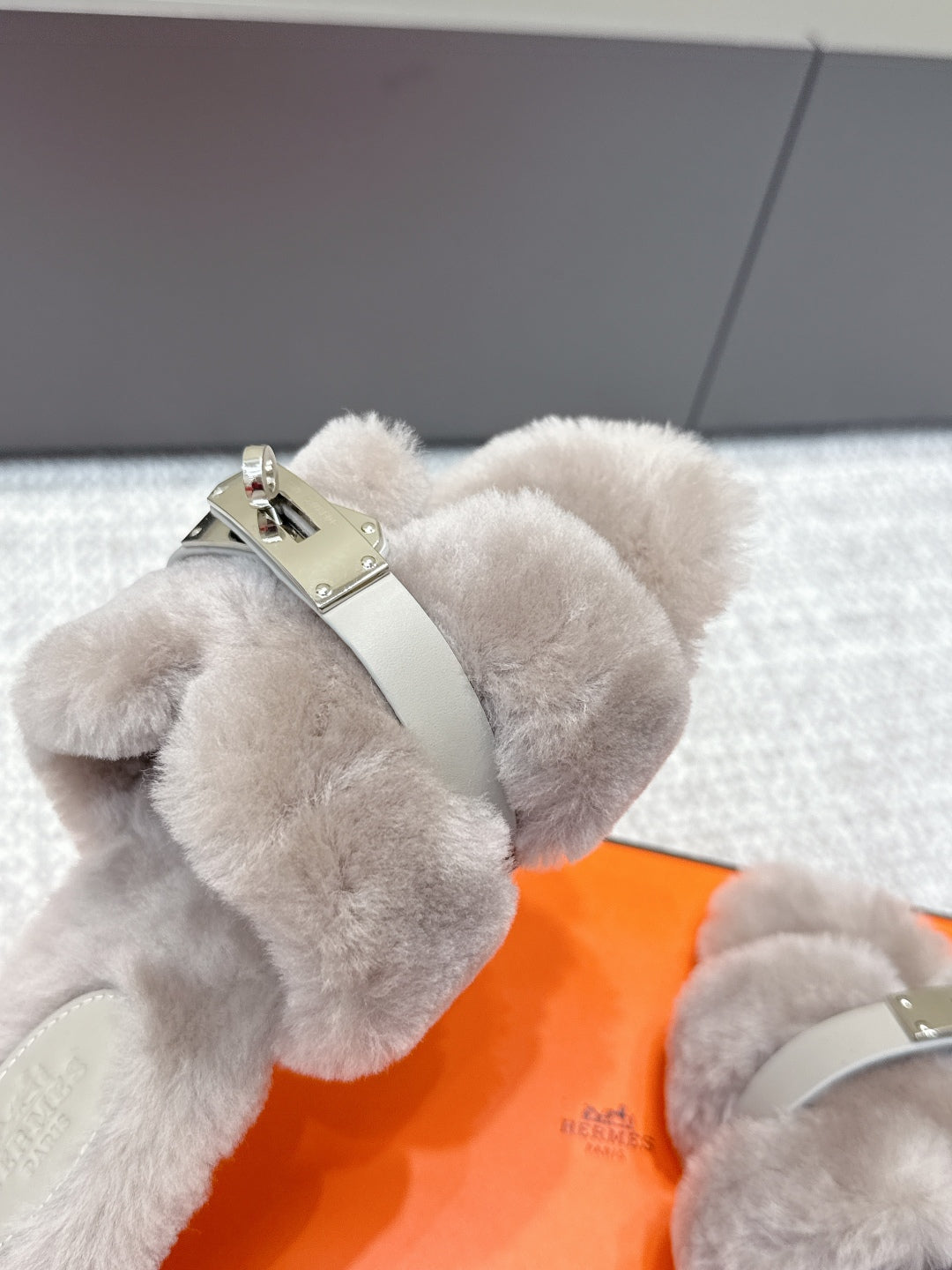 HM 25s H Shaped Slipper with Buckle Gray Shearling 462197