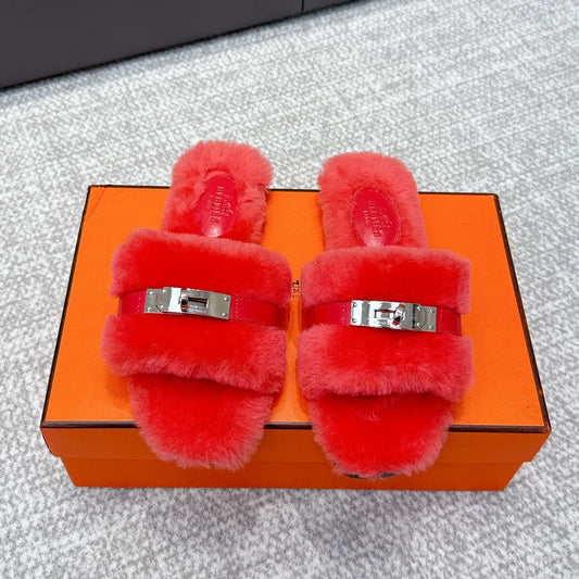 HM 25s Slipper with Buckle Red Fur 462200