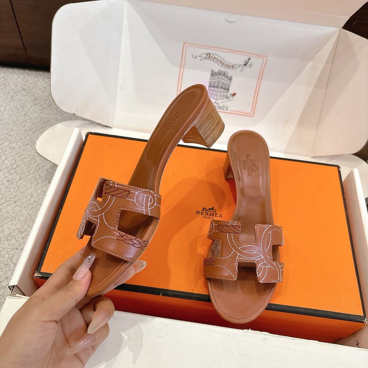 HM Oasis Sandals Brown Embroidery Pattern Cowhide 294845