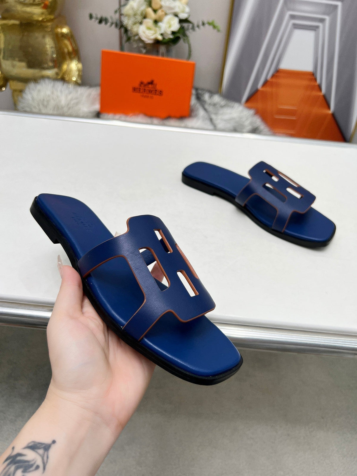FLATFORM SANDAL NAVY CALFSKIN