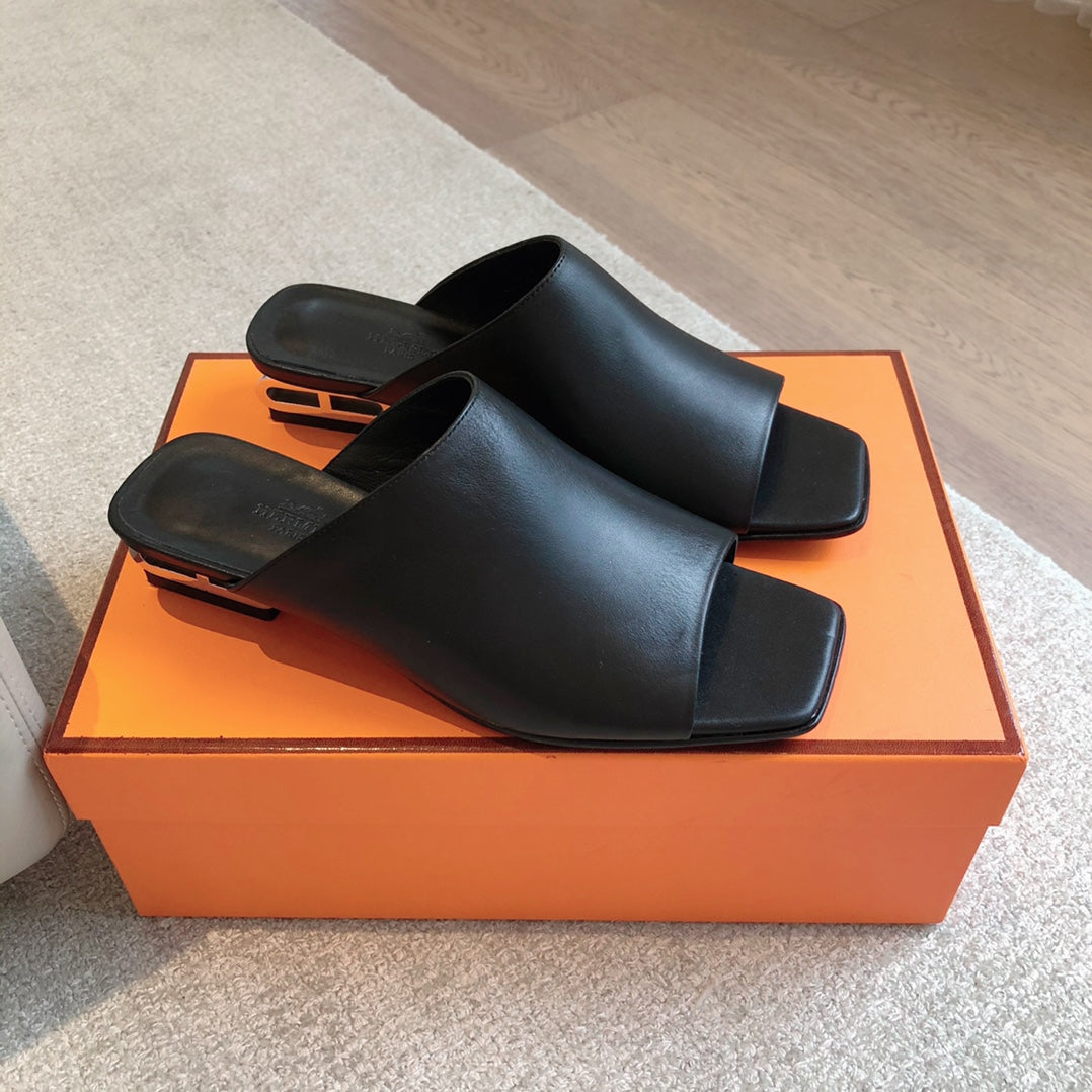 ICONIQUE 25 SANDAL BLACK CALFSKIN