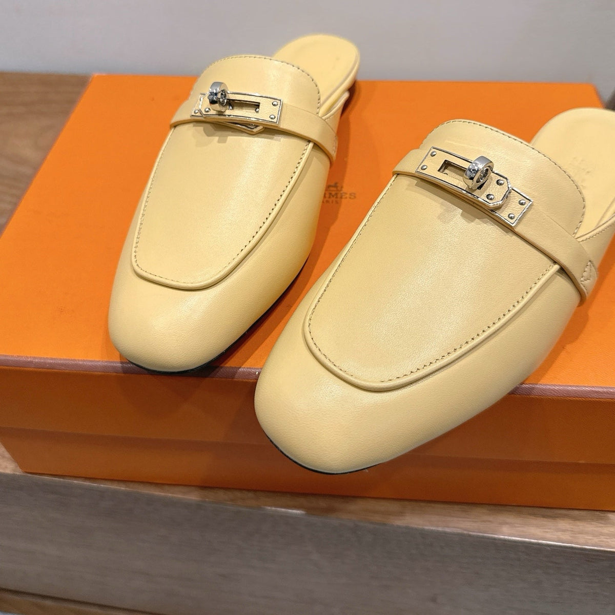 HM 26S Kelly Mule In Pale Yellow Calfskin Silver Hardware