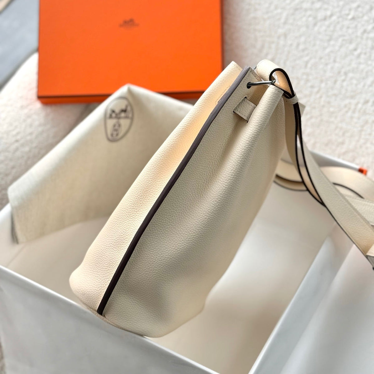 HM So Kelly Shoulder Bag 22cm Ivory Cowhide 284526