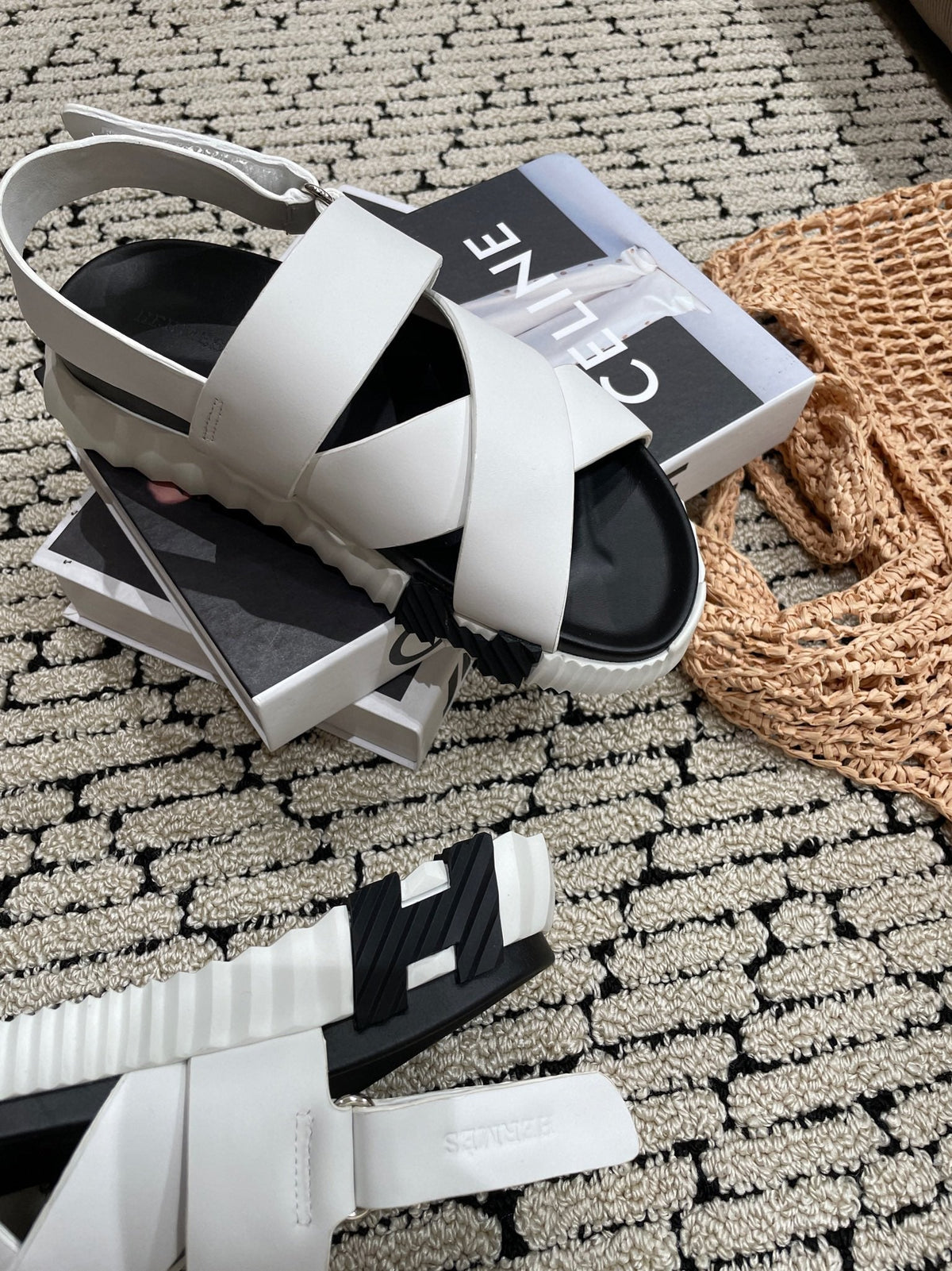 ELECTRIC SANDAL BLACK MIX CREAMY WHITE CALFSKIN