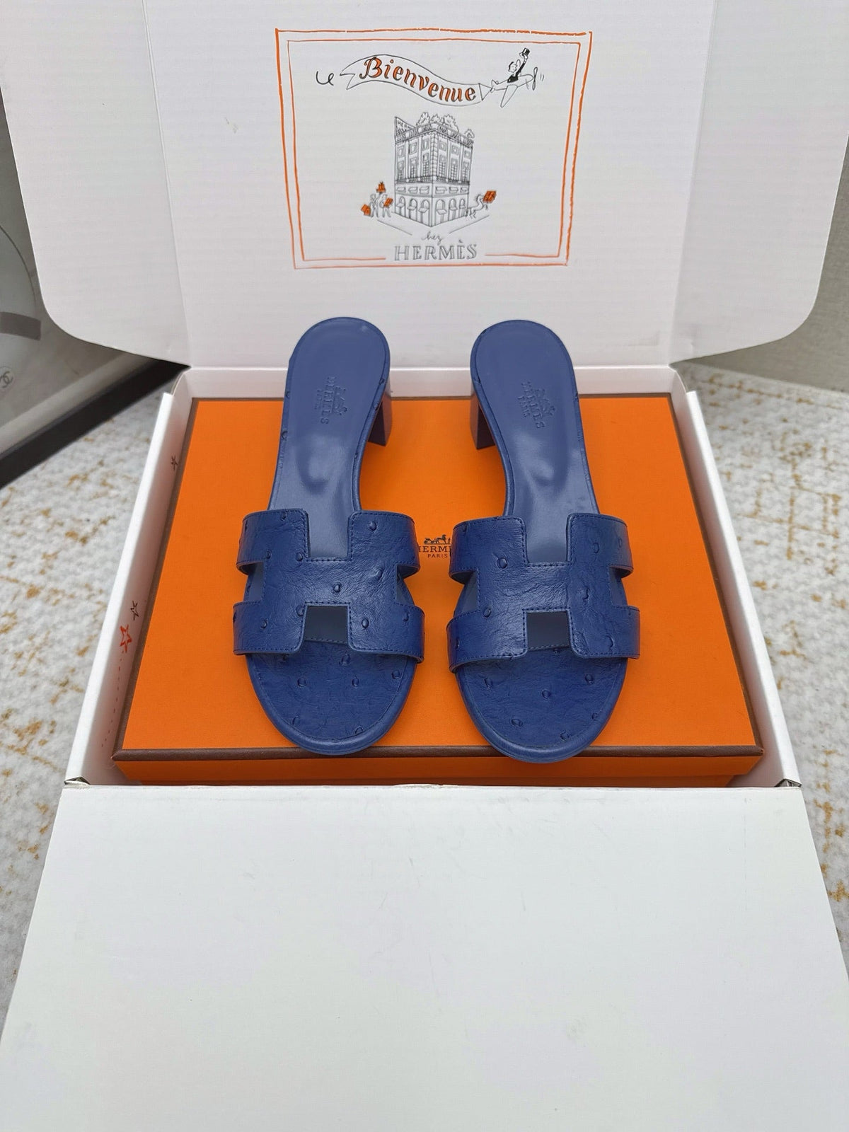 HM 26ss Oran Sandals 50 Blue Encre Ostrich Leather 625131