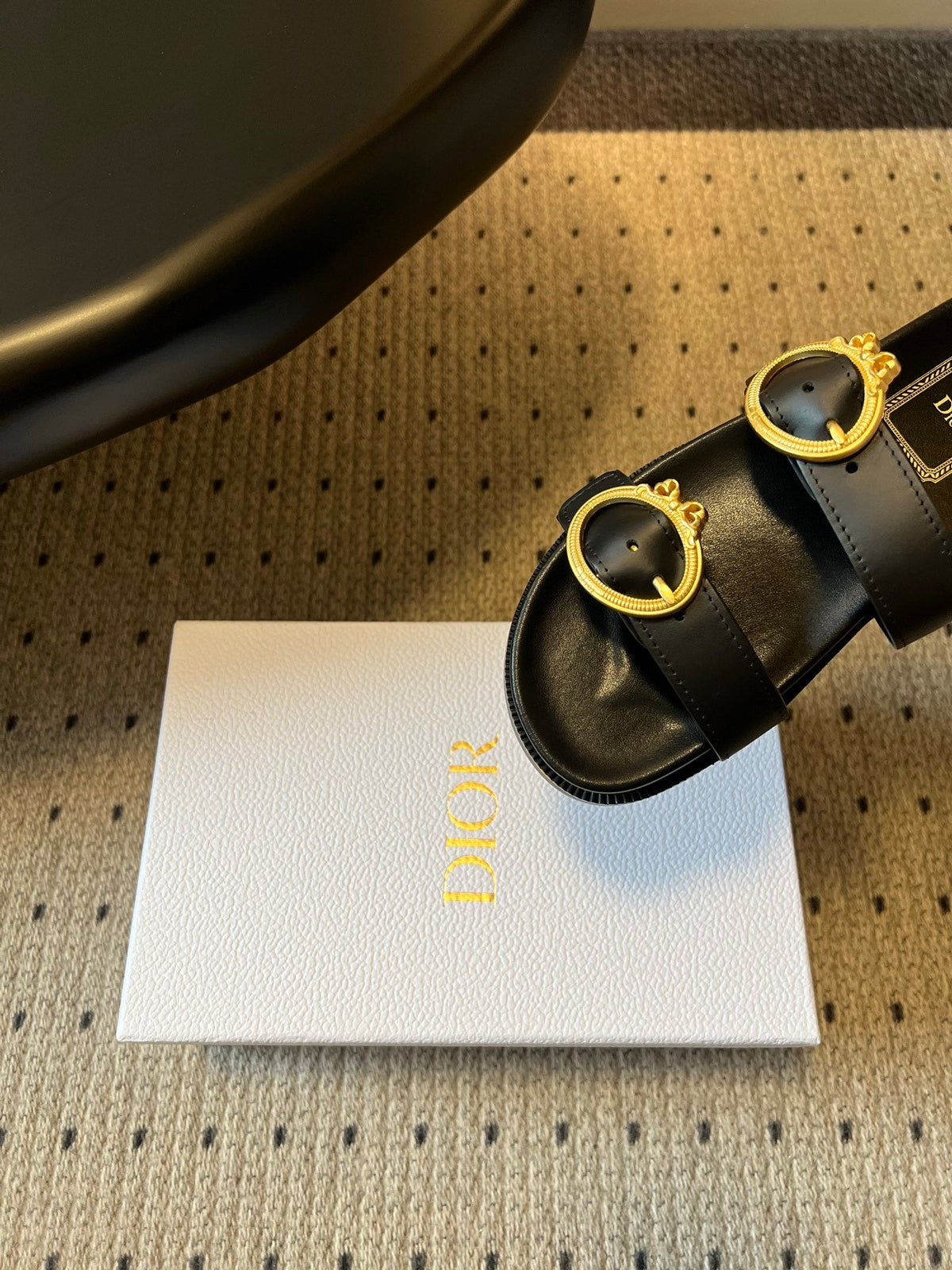 CD 26s Médaillon Buckle Slide Black Cowhide 820023