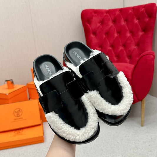 HM Go Mule Black White Cowhide Lined With Wool Fleece 476589