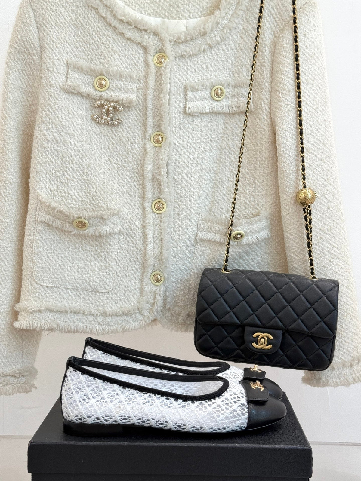 Chanel 25 Ballet Flat White Black Woven Lambskin 473057