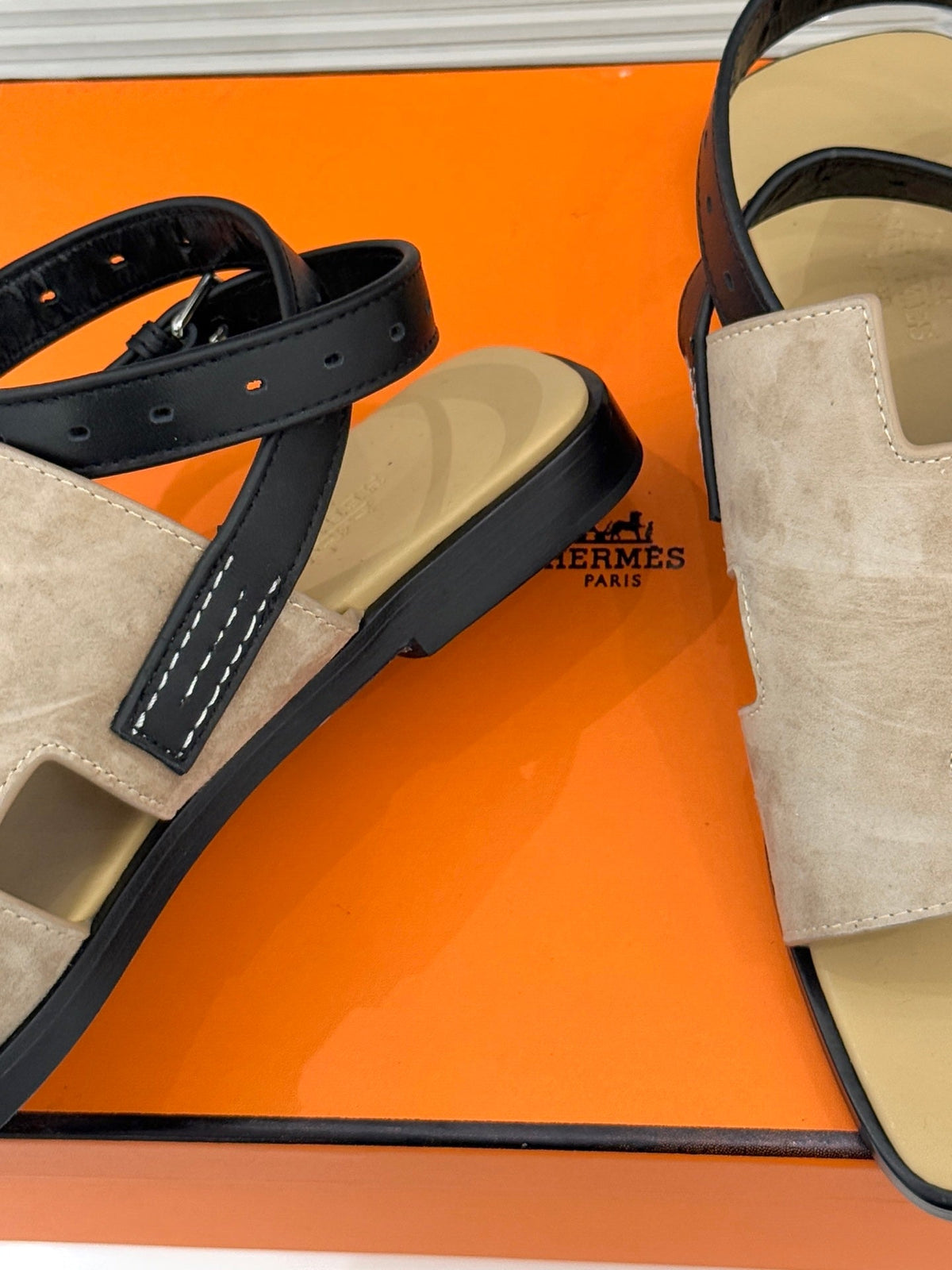 HM 26ss Flat Sandals Dark Beige Suede Sheepskin 642794