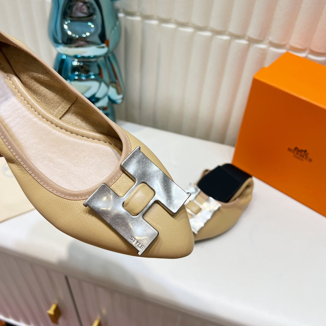 H-BUCKLE BALLLET FLAT BEIGE CALFSKIN