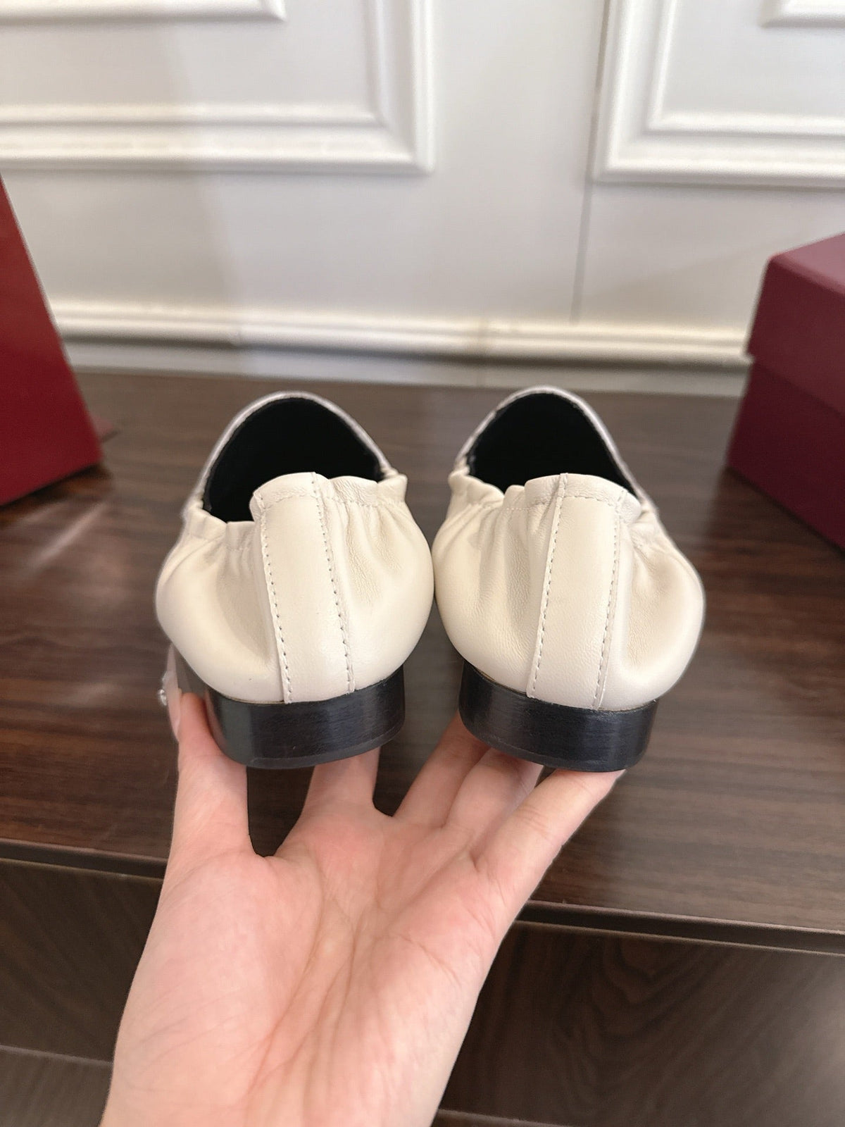 GG 26SS Loafers White Calfskin 645951