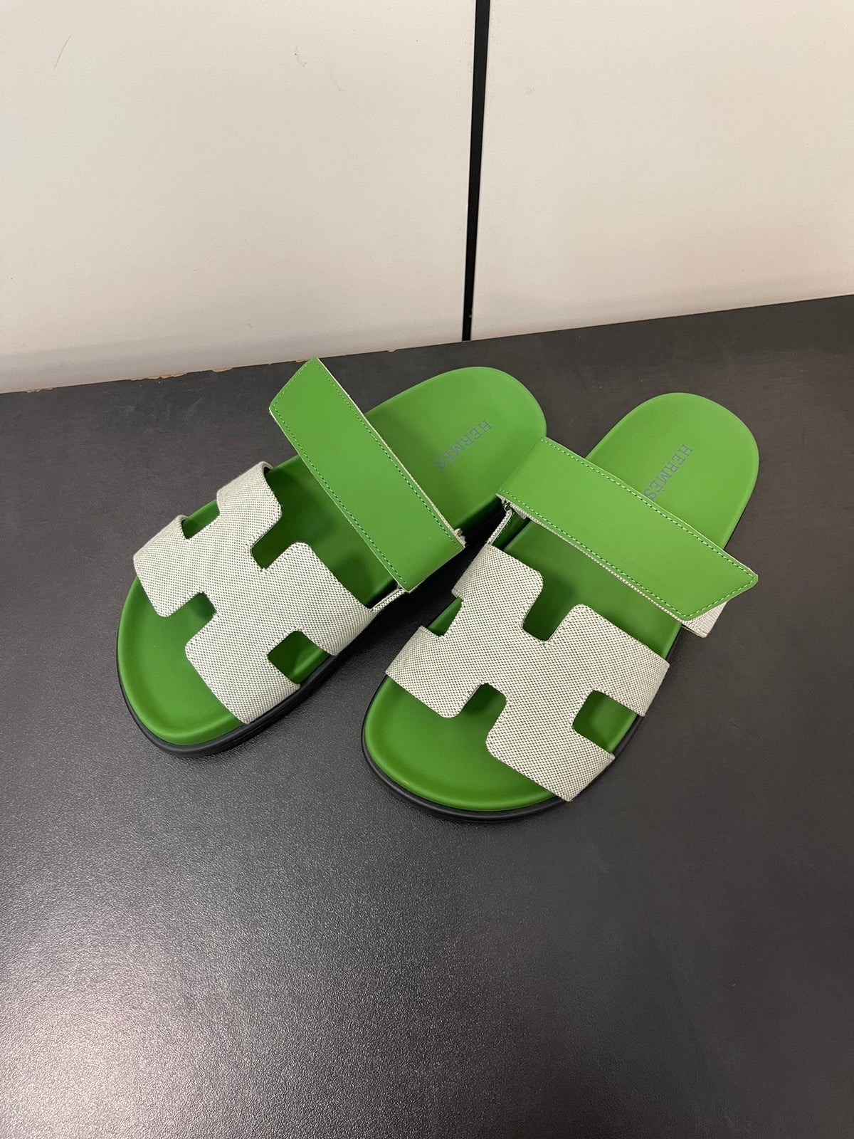 CHYPRE SANDAL GREEN MIX CREAM CALFSKIN