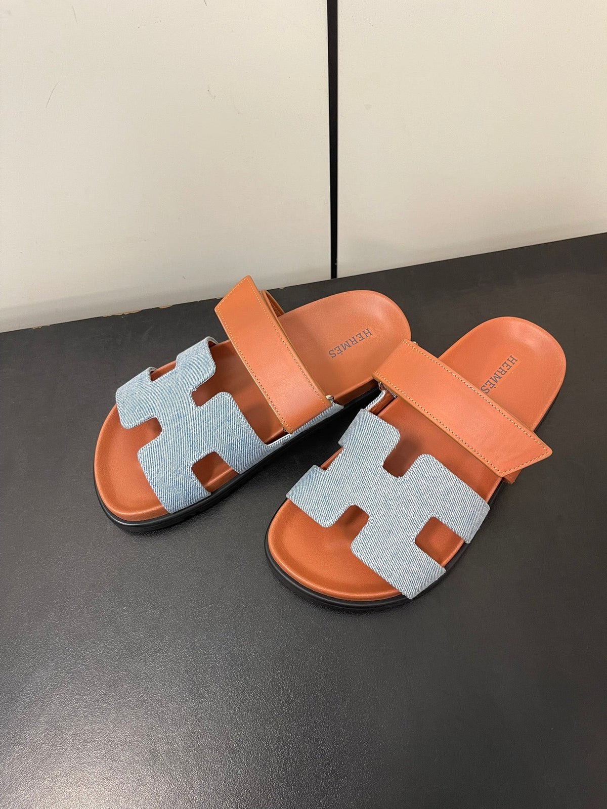 CHYPRE SANDAL ORANGE MIX SKY CALFSKIN