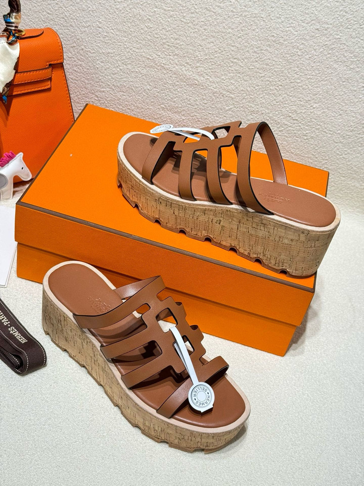 ISABELLA SANDAL CARAMEL CALFSKIN