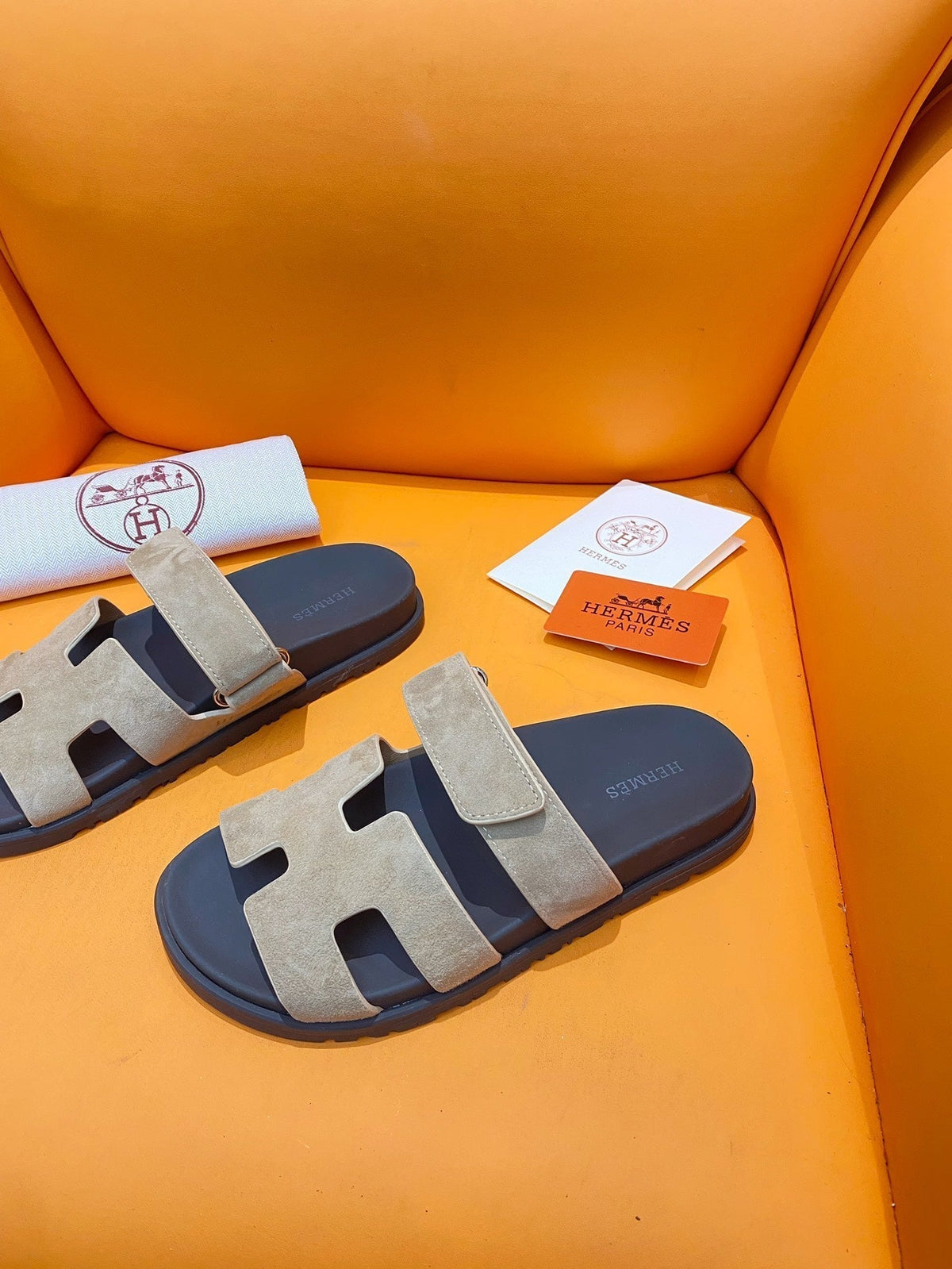 chypre sandal beige esquisse suede black calfskin