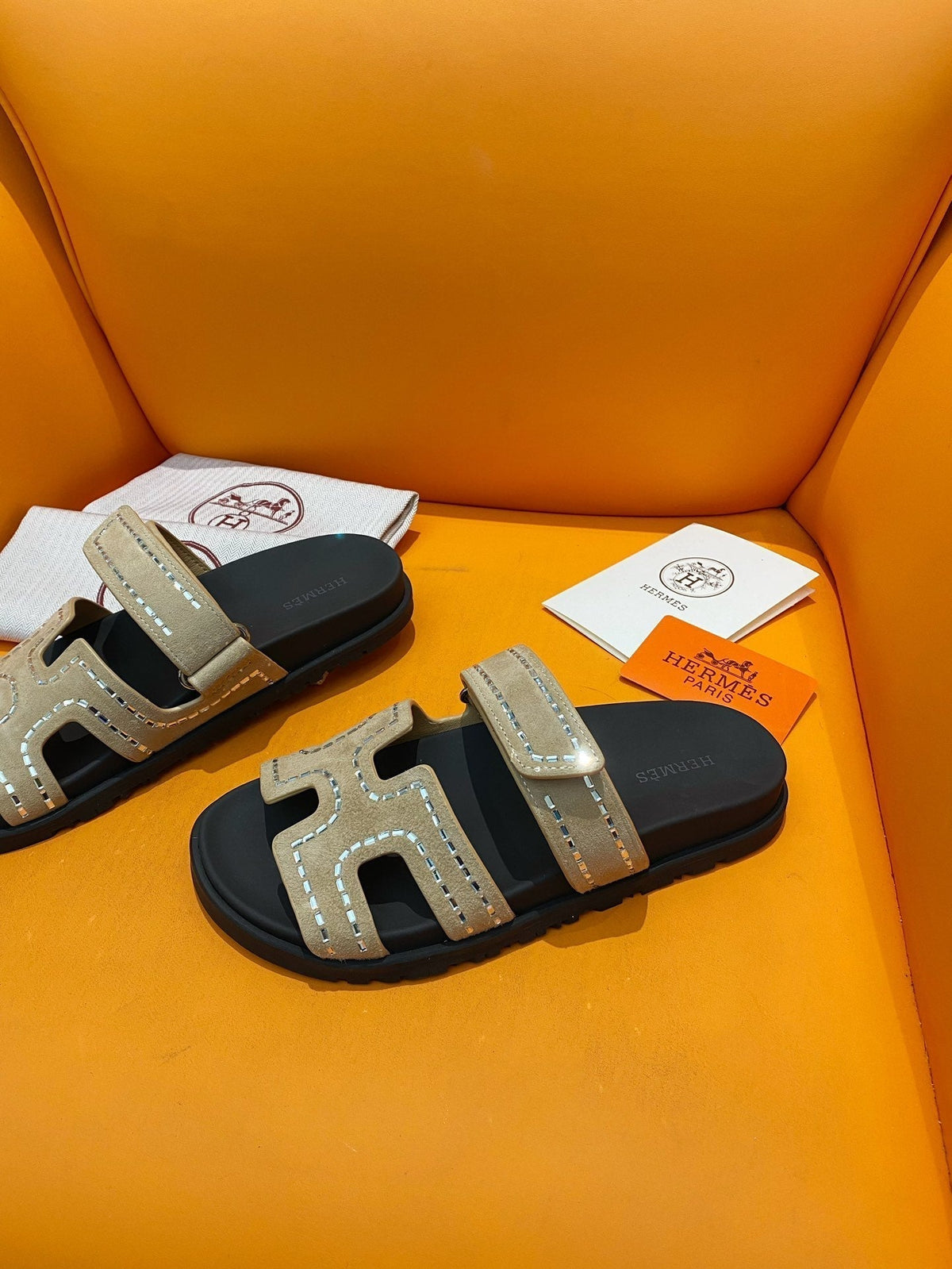 chypre sandal crystal gris tourterelle suede black calfskin