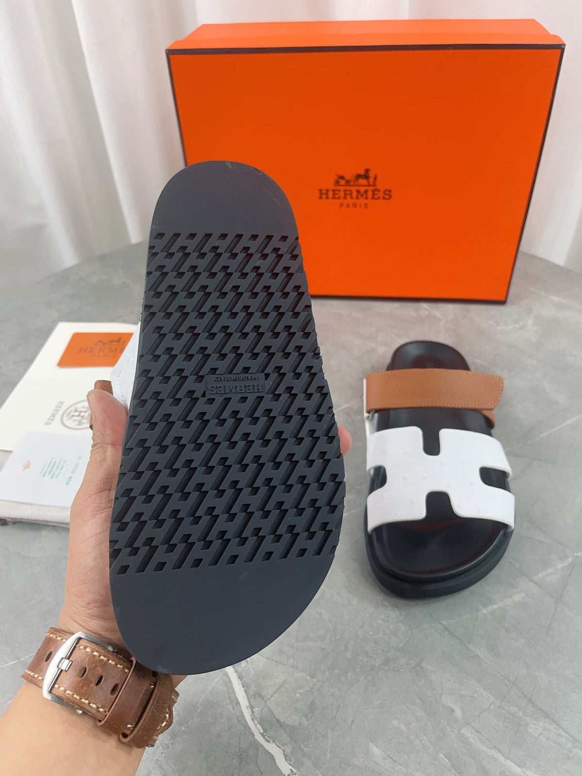 chypre sandal brown white calfskin