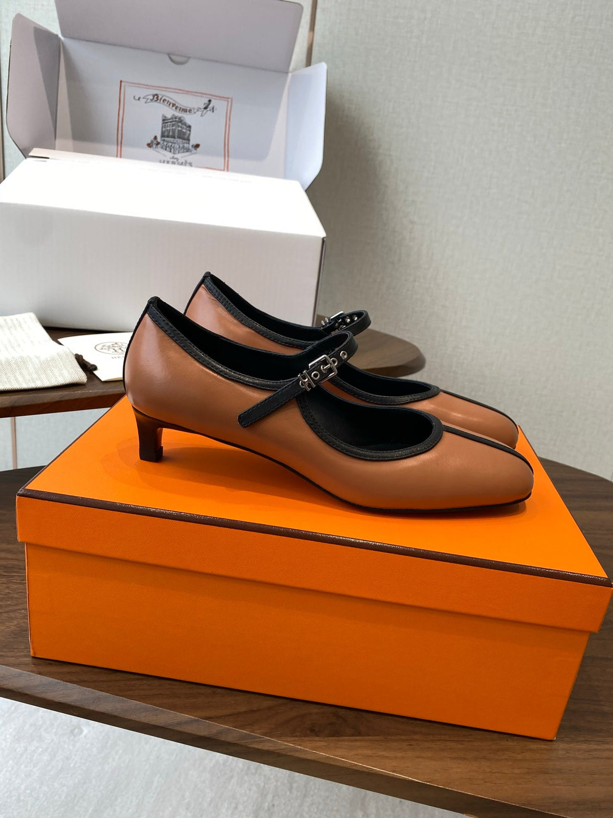 HM 25s Mary Jane 40mm Camel Black Calfskin 422569