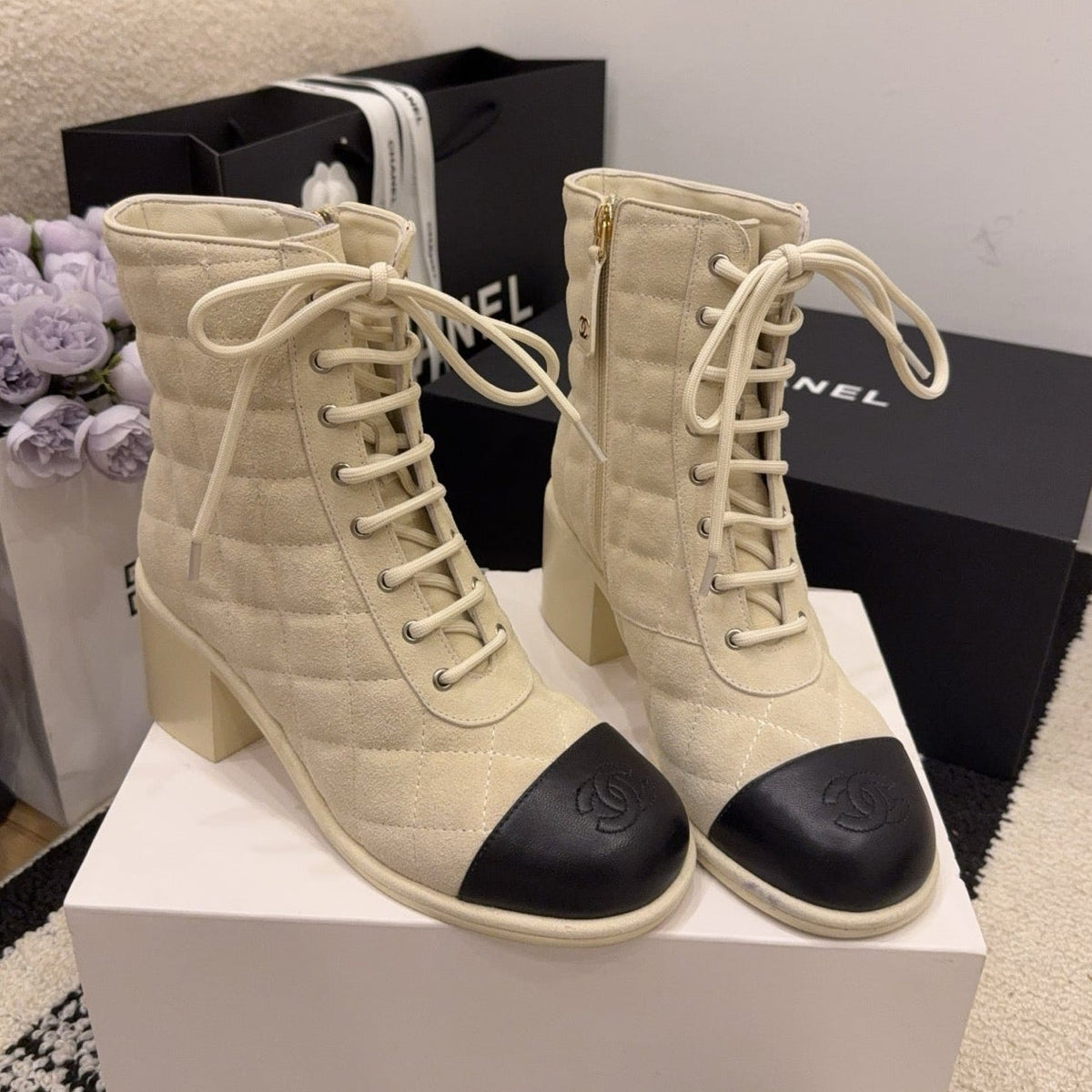 CC 26 Quilted Lace-up Boot Cream Black Suede Calfskin