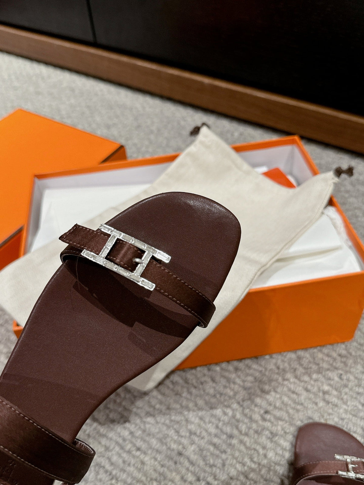 BUCKLE SANDAL CHOCOLATE CALFSKIN