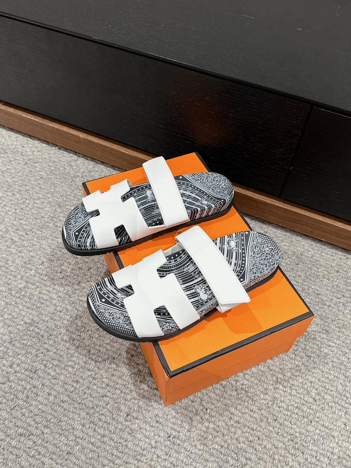 CHYPRE SANDAL WHITE CALFSKIN UNIQUE