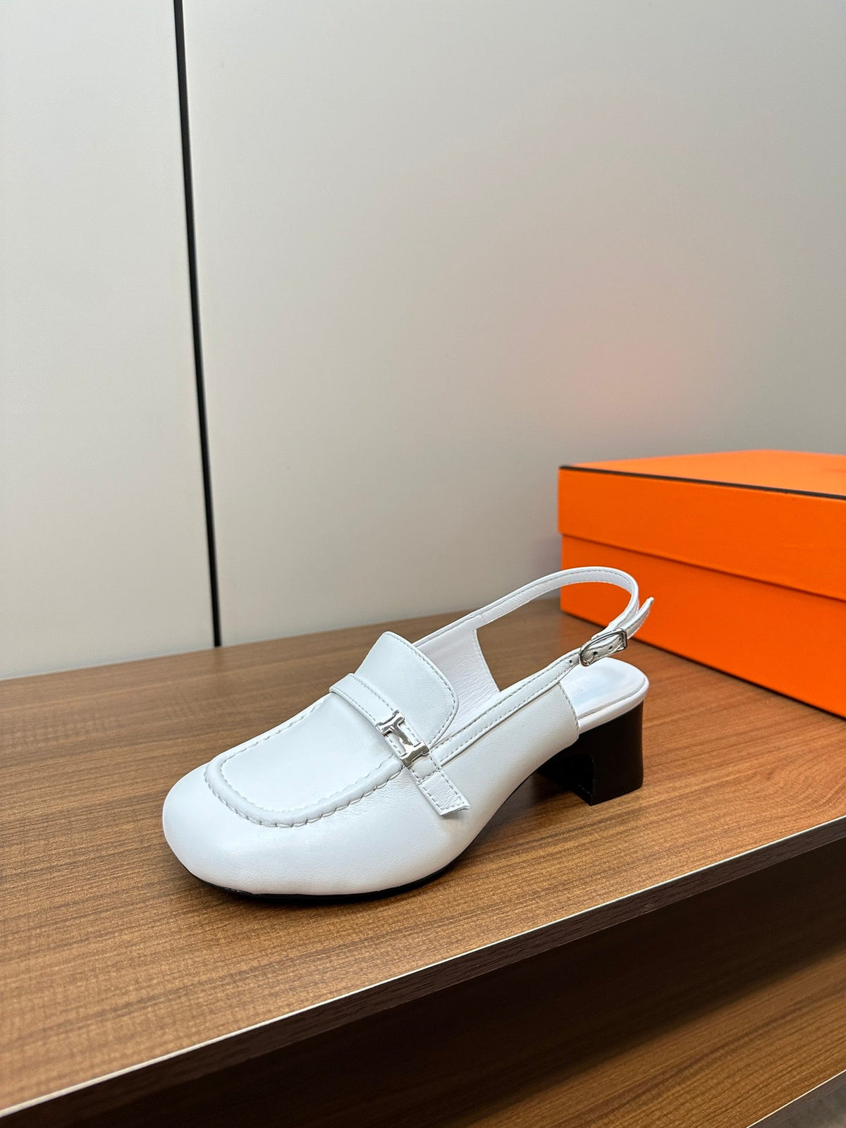 Infinie 50 pump white