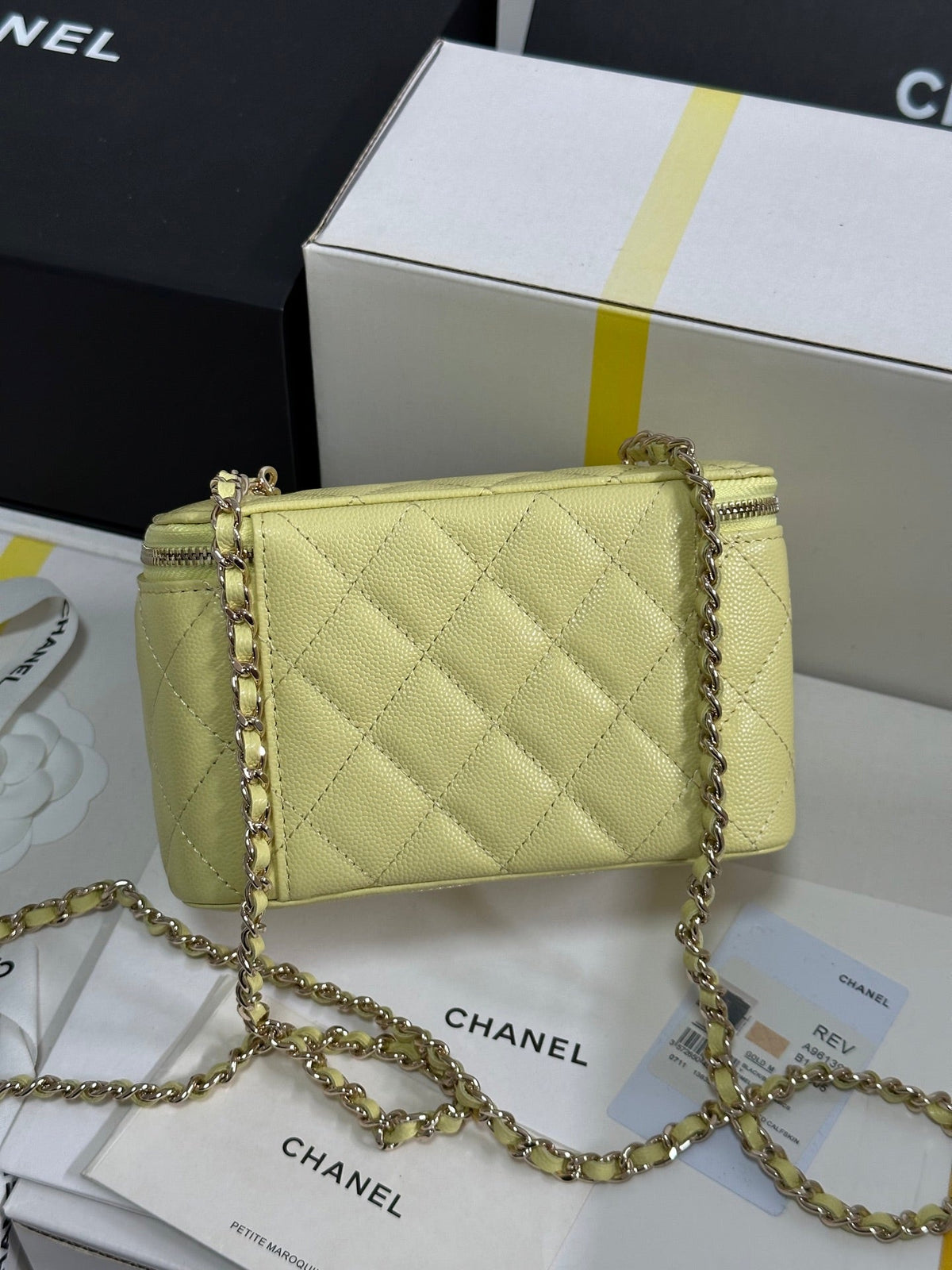 CC 25C Vanity Case 17cm Yellow Caviar Leather Heart Rhinestone Light Gold Hardware 243418