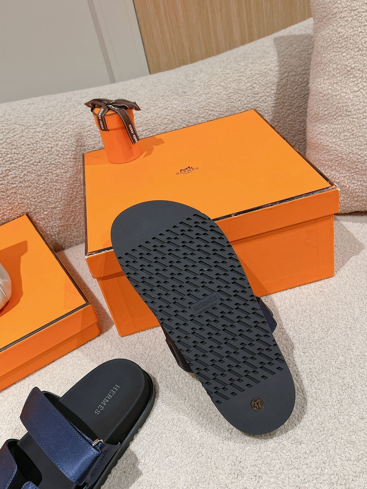 CHYPRE SANDAL BLACK MIX LIGHT BERRY CALFSKIN