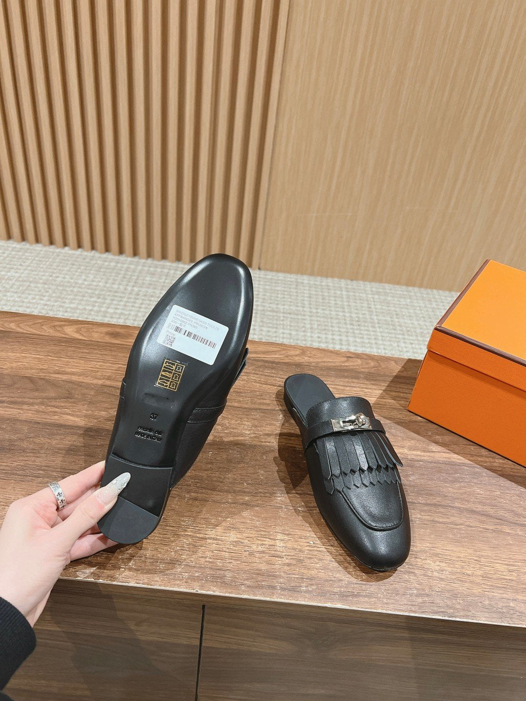 OZ Mule Fringed Black