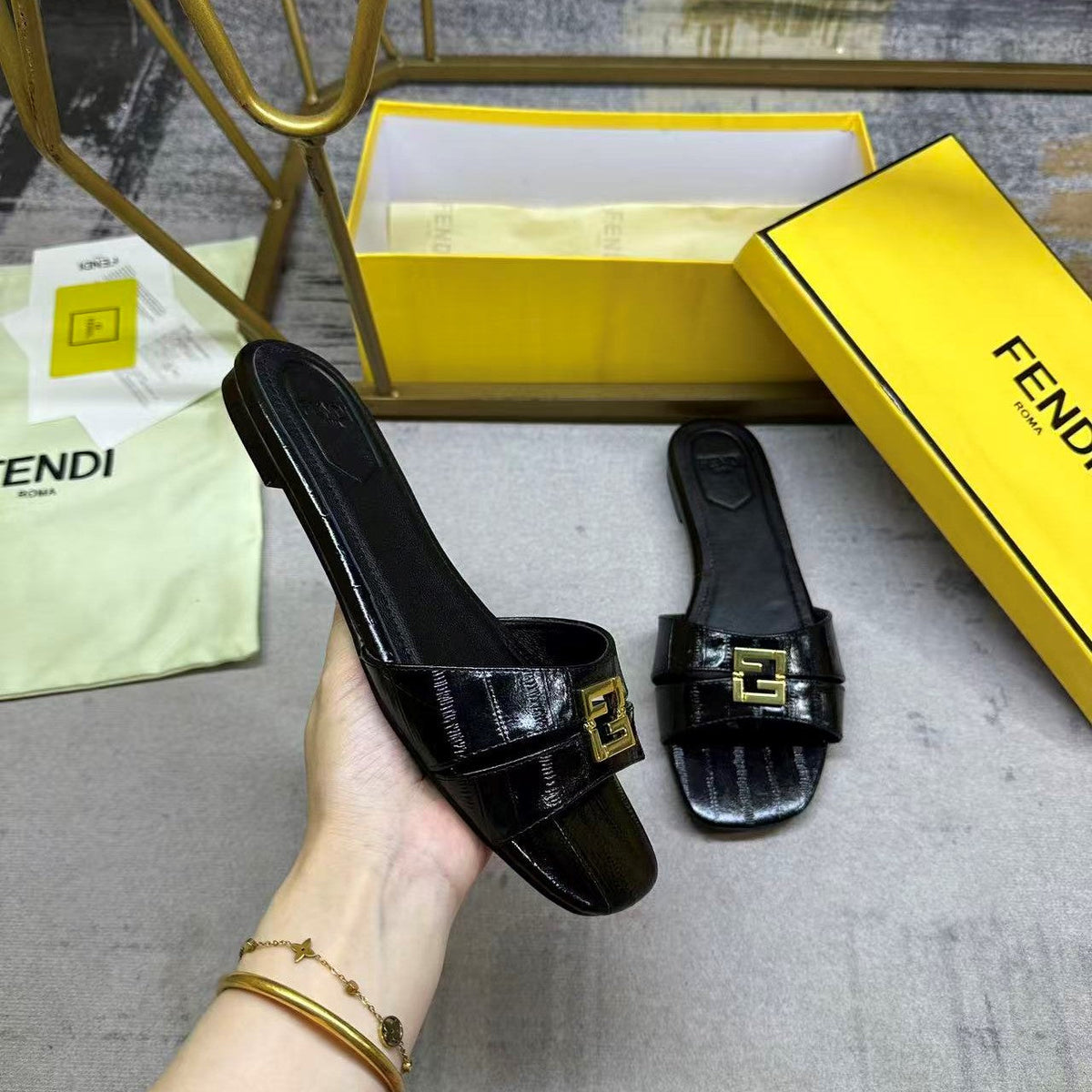 Fendi FFold Leather Slides Black Leather 826542