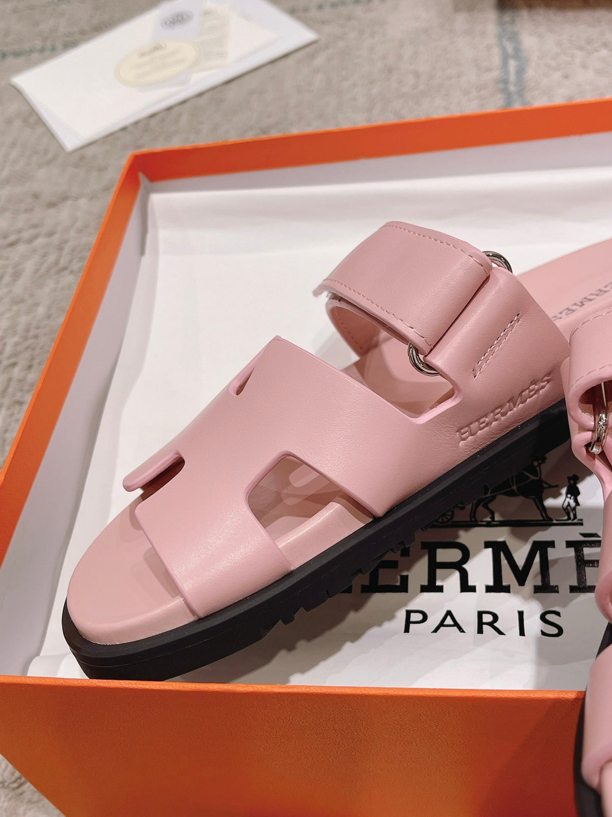 chypre sandal pink calfskin