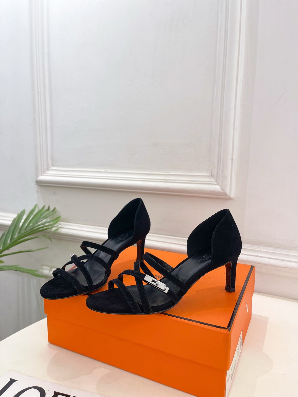 HM Lipstick 65 Sandals Black Suede 536142