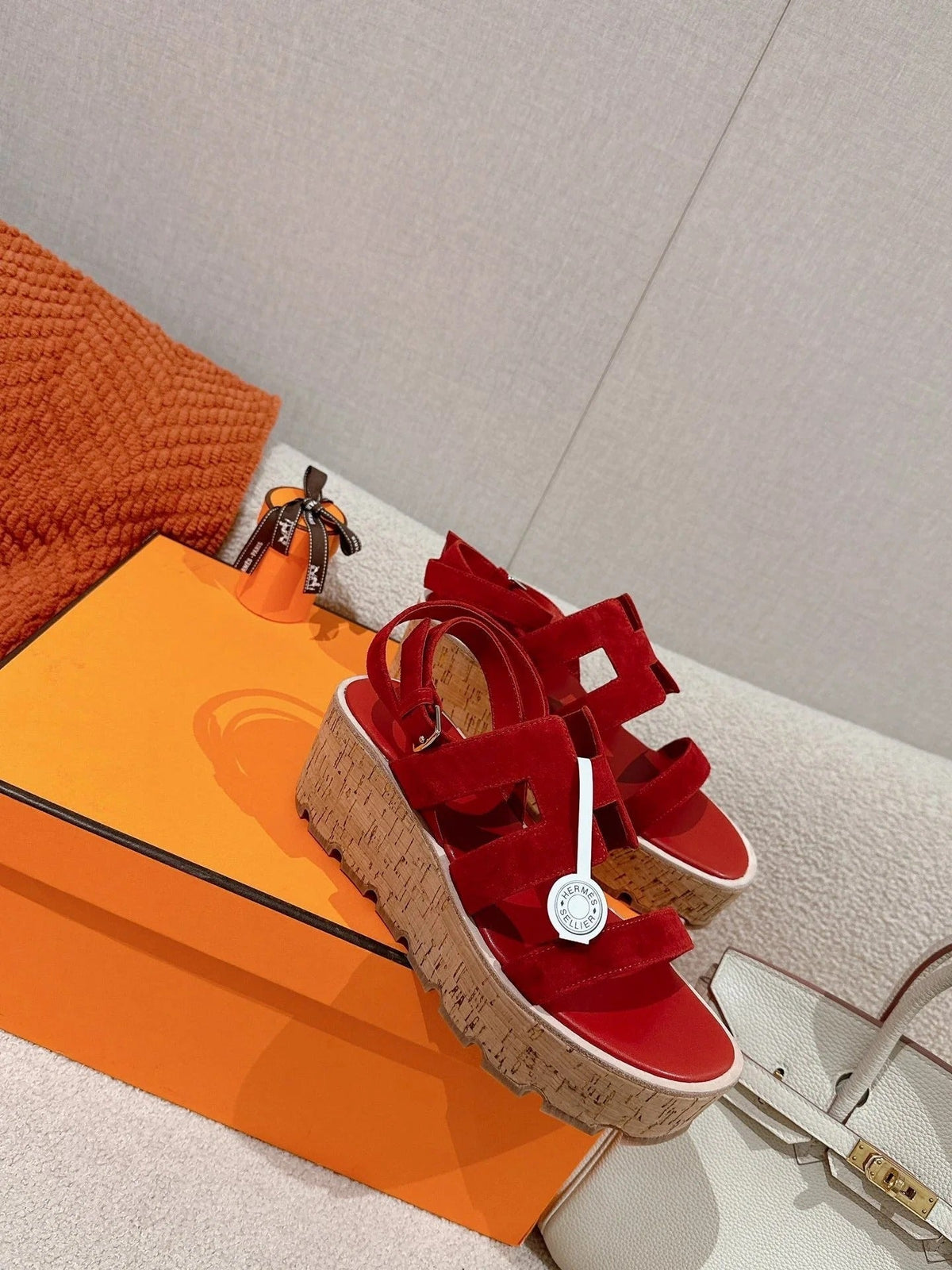 HM 25S HAVANE WEDGE SANDAL IN RED SUEDE
