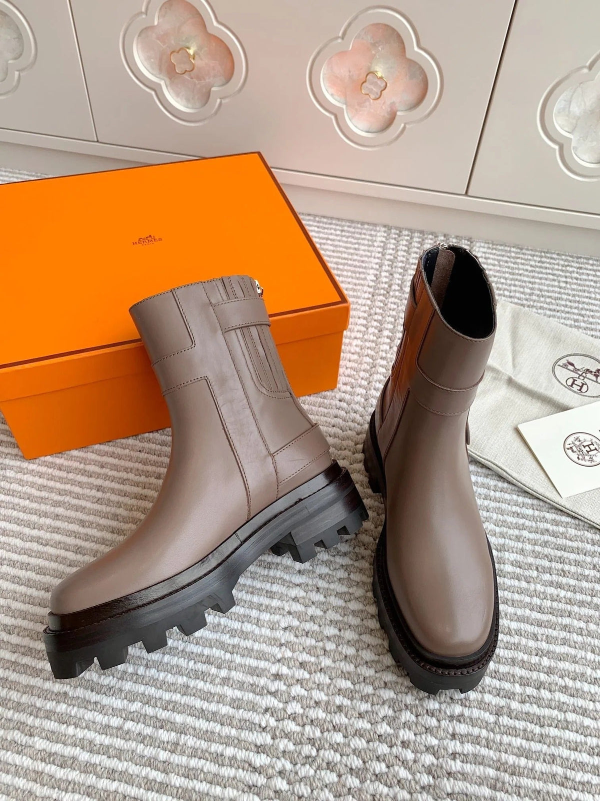 HM JAIME ANKLE BOOT IN CEDAR BROWN CALFSKIN