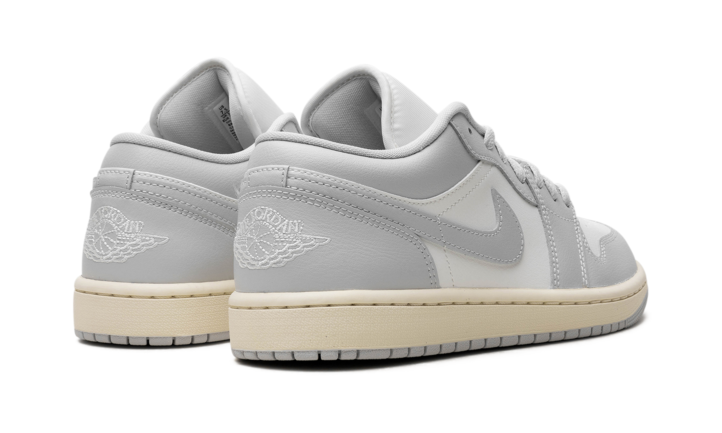Air Jordan 1 WMNS "Light Grey" DC0774 103